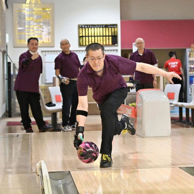 第一飼料Ａ２大会ぶり制覇　Ｂクラスは帯広市役所ウＡ　勝毎杯職対ボウリング
