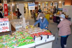 藤丸応援しよう　閉店まで３カ月　販売・抽選会　感謝の寄せ書きも