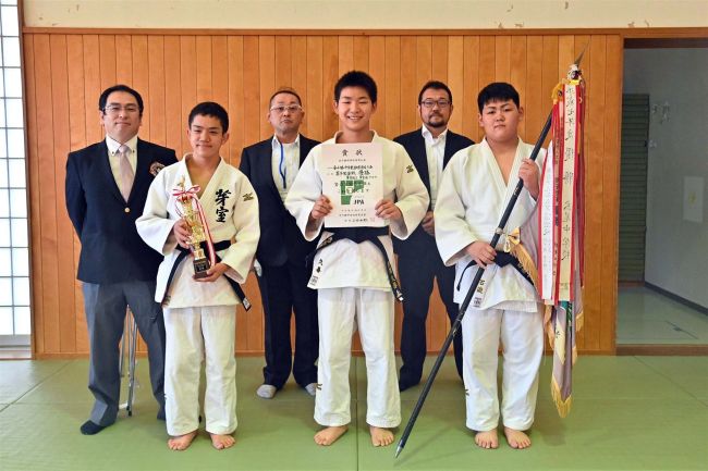 芽室西（昏本、柳澤、石渡）３人で男子団体Ｖ　昏本と柳澤は２冠　柔道全十勝中学校秋季大会