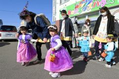 ハロウィーン満喫　あおいキッズランド園児が仮装