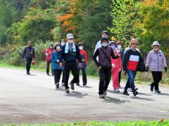 更別村で「収穫トレイル」　歩いた後は豚汁でほっこり