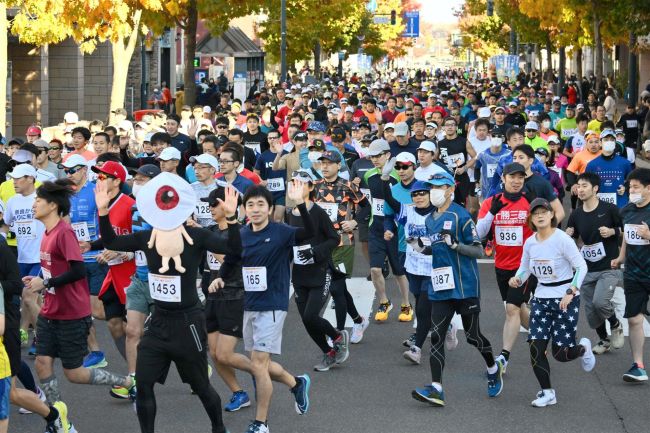 親子、車いす、コスプレ…思い思いにフードバレーとかちマラソン楽しむ