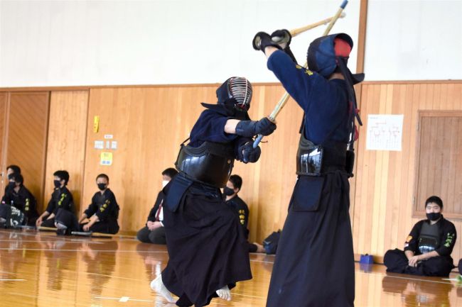 小学団体戦は帯広選抜制す　中学個人戦は小椋、長瀬Ｖ　十勝スポーツ少年団剣道交歓大会