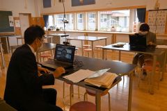 中札内中学校で教職員が授業改善の取り組み　関西学院教授と連携