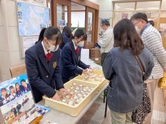 本別高生らがフィナンシェ販売　６００個完売