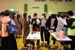 ２０年ぶりにタイムカプセル開封　音更小