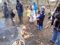 こぼれ話「たき火料理おいしいね　ボーイスカウト帯広第７団が野外活動」