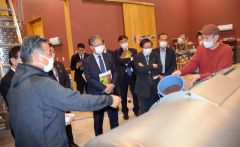 農商工連携特別委がめむろワイナリー視察