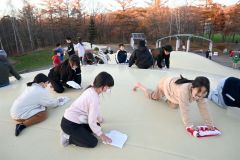「ふわふわドーム」を利用者が大清掃　音更