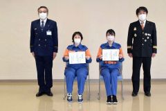 初の女性団員に応急手当普及員認定証　池田消防団