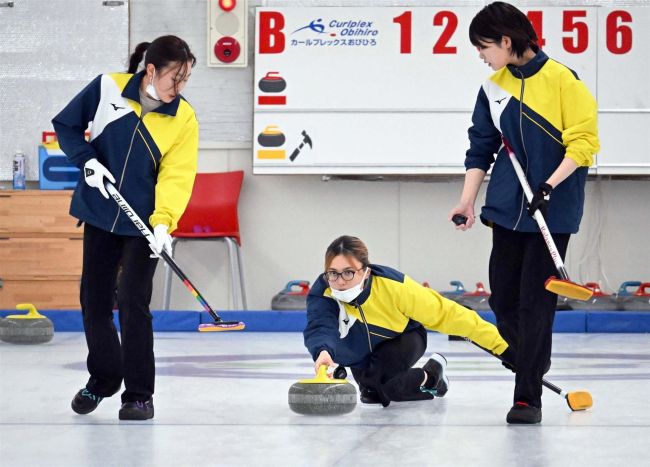 【写真】Ｊｅｗｅｌｒｙ　Ｉｃｅ女子初Ｖ　男子は帯広畜産大学川平制す、プレスカップ帯広カーリング選手権