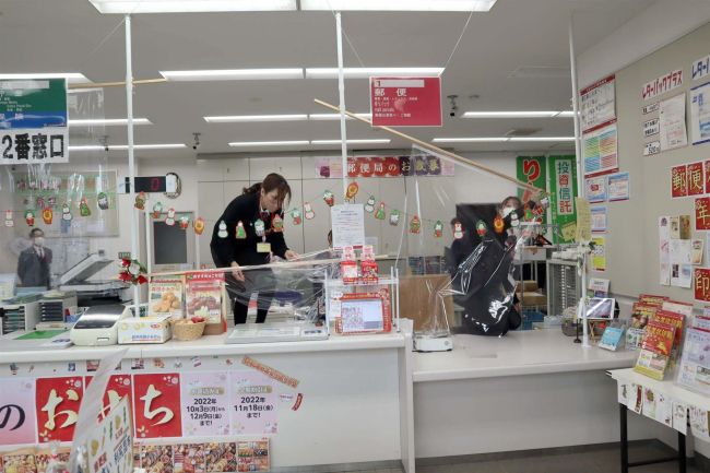 【写真】帯広つつじが丘郵便局で強盗対策訓練