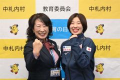 中札内村出身の真野さん　ジュニアＷ杯出場に向け元中学校校長にあいさつ