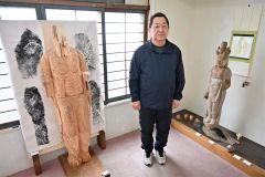 フローモーションで川橋雪弘作品展「十一」　仏像の模刻並ぶ