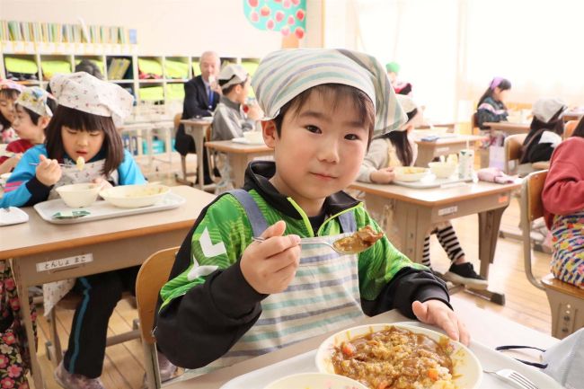 和牛のカレー「おいしいよ」　大樹でふるさと給食