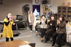音楽健康指導士の元演歌歌手・中村さんが歌を指導　健康への意識高める　上士幌