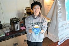 こぼれ話「氷まつり会場でナノ繊維入り甘酒など限定販売」