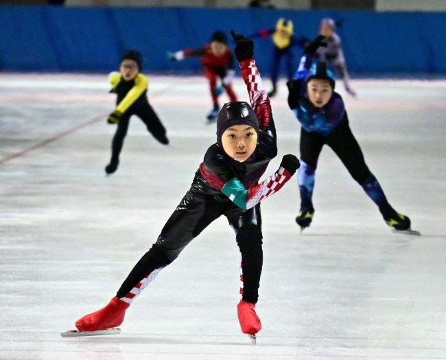 【写真】4年男子の黒坂大会新 全十勝児童スケート選手権
