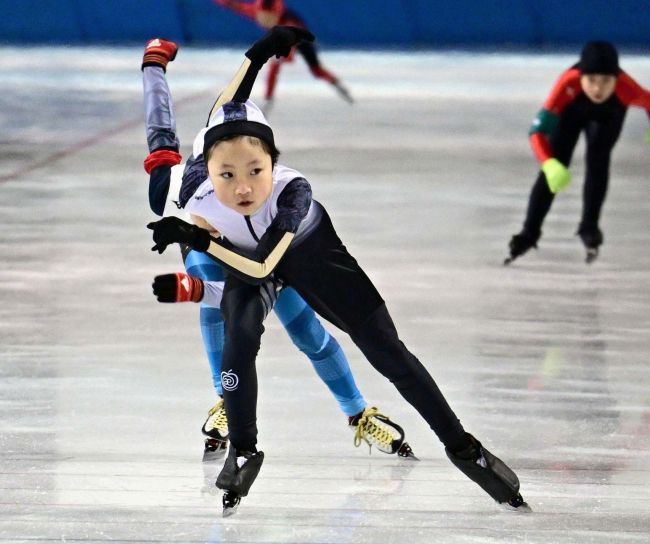 【写真】4年男子の黒坂大会新 全十勝児童スケート選手権