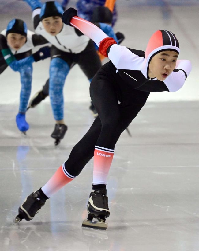 【写真】4年男子の黒坂大会新 全十勝児童スケート選手権