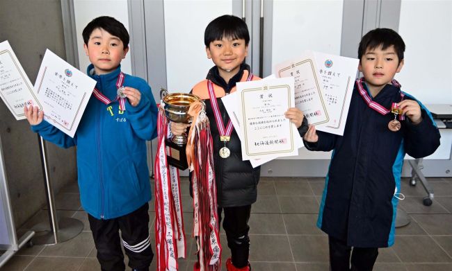 【写真】4年男子の黒坂大会新 全十勝児童スケート選手権