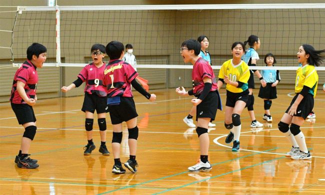 【写真】木野東、混合初制覇 女子はR・Y 男子はJJB 勝毎杯全十勝小学生バレーボール大会