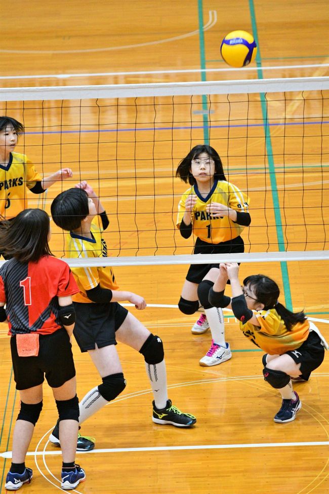 【写真】木野東、混合初制覇 女子はR・Y 男子はJJB 勝毎杯全十勝小学生バレーボール大会