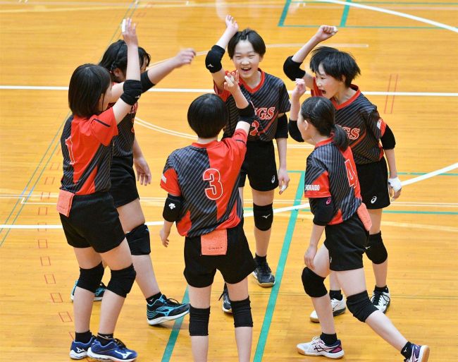 【写真】木野東、混合初制覇 女子はR・Y 男子はJJB 勝毎杯全十勝小学生バレーボール大会