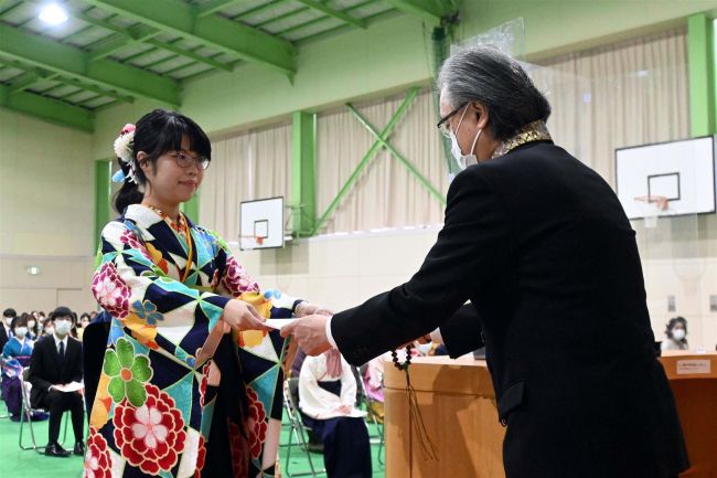 １３３人学び舎巣立つ　帯大谷短大