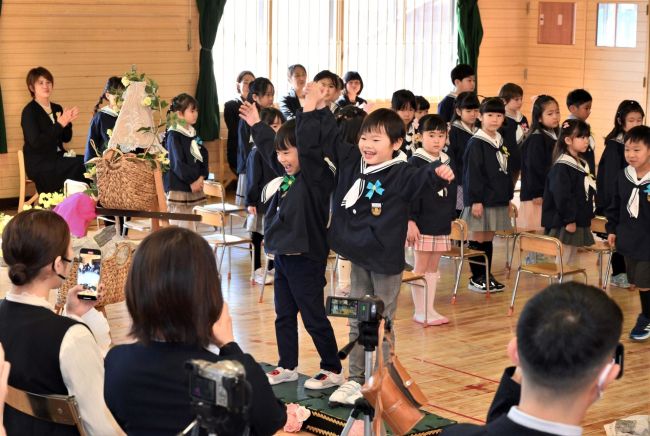 園児がマスクなしの笑顔　十勝の幼稚園や保育園で卒園シーズン