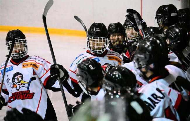 【写真】御影グレッズ完勝で歓喜のA復帰、十勝勢各チームで勝利に貢献 全日本女子アイスホッケー選手権最終日