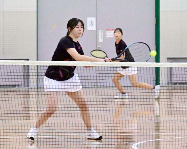 【写真】大西美海・梶沼絢香組（帯大谷）優勝、おんおーるチャレンジテニス