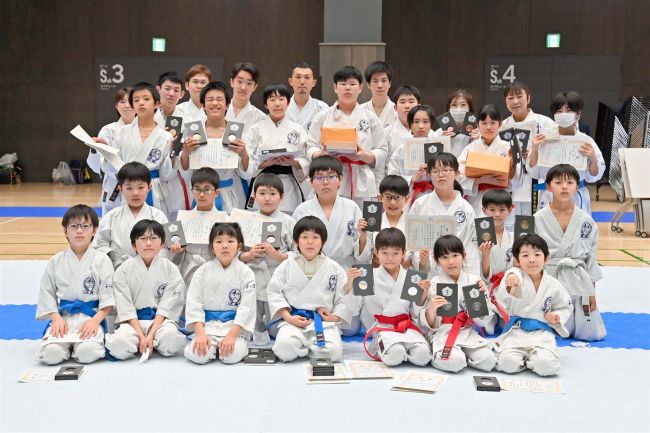 【写真】斉藤颯叶と水野涼香３冠達成、空手道和道流連盟十勝地区選手権大会