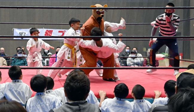 こぼれ話「空手の葵塾生が北都プロレスに参戦」