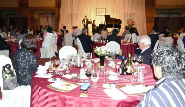 【写真】生演奏とフランス料理でお祝い　ル・ボルドーが開店３０周年