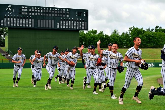 白樺学園完勝笑顔で代表、３校甲子園目指し北大会へ　夏の高校野球支部予選Ｃブロック代表決定戦