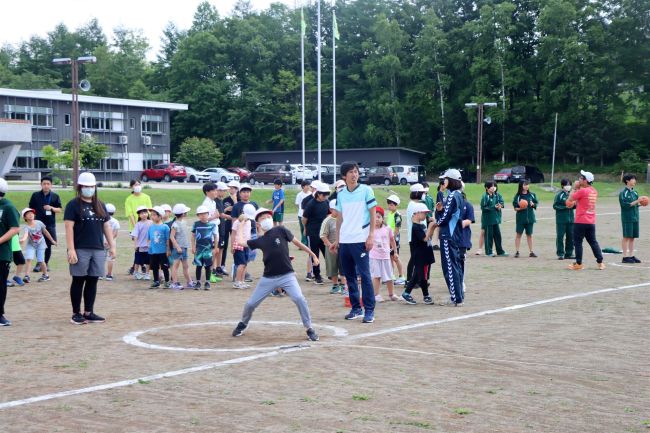 【写真】小中一緒に体力テスト　「頑張る姿刺激に」　上士幌