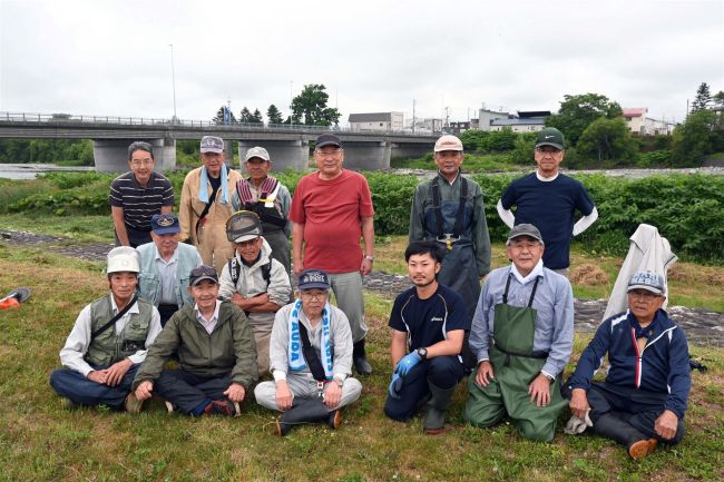 今年度で解散の「歴舟守る会」　最後の草刈り