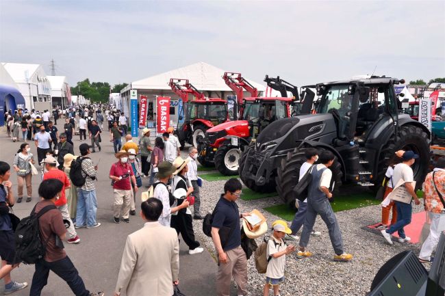 国際農機展、初の週末にぎわう　食やステージイベントも盛り上がり
