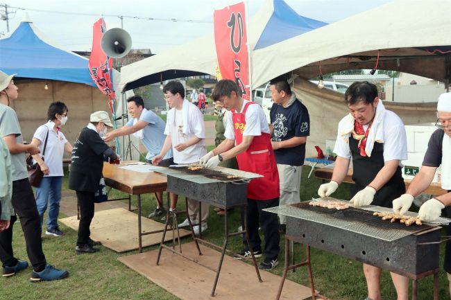 バンド演奏や縁日でにぎわい　上士幌でひふみ屋台村