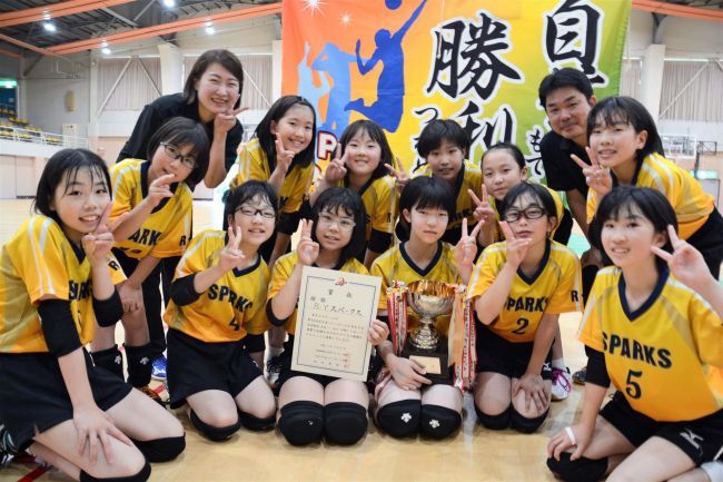Ｒ・Ｙスパークス悲願の全日本大会へ　バレーボール小学生大会北北海道大会初制覇