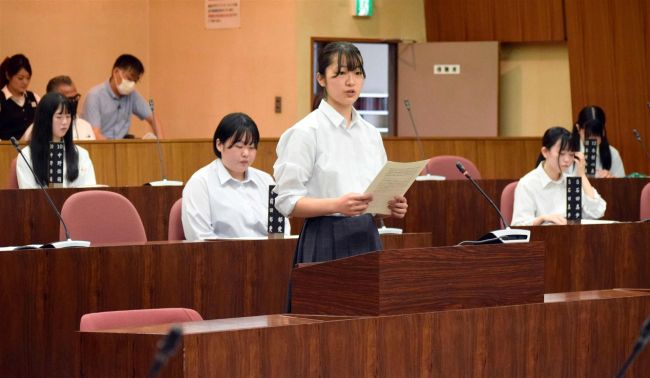 池田の未来へ生徒熱弁　高校生議会　町長に質問も