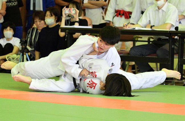 西山道場女子団体戦初Ｖ、男子は帯広少年団　全十勝中体連柔道