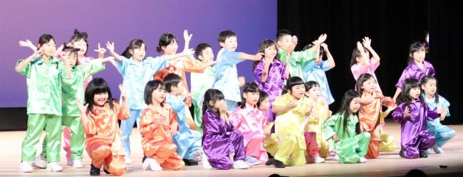 ４０年節目の舞踊部会　あでやかに舞い踊る　音更町文化協会