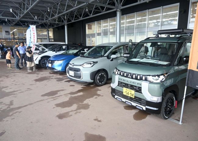 「サポカー」集合　道警や販売店が市内で啓発