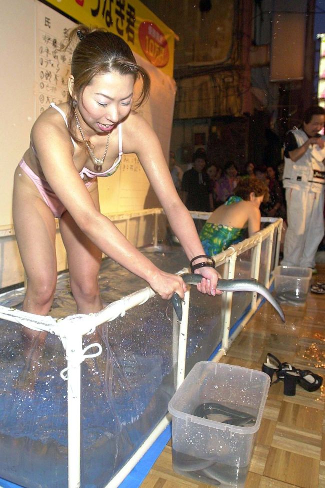 水着の演出、来客数うなぎのぼり　「下品な」イベントに評価の声も～あの時の記憶（１８８）