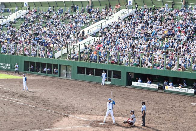 日ハム２軍戦に４７３４人が声援、地元の女子球児が盛り上げ