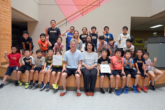 スケート元冬季五輪選手夫妻ら児童と交流　音更