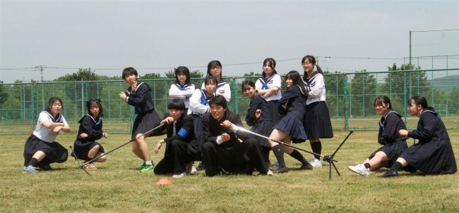 仮装パレードやダンスで熱狂　高校学校祭～写真特集