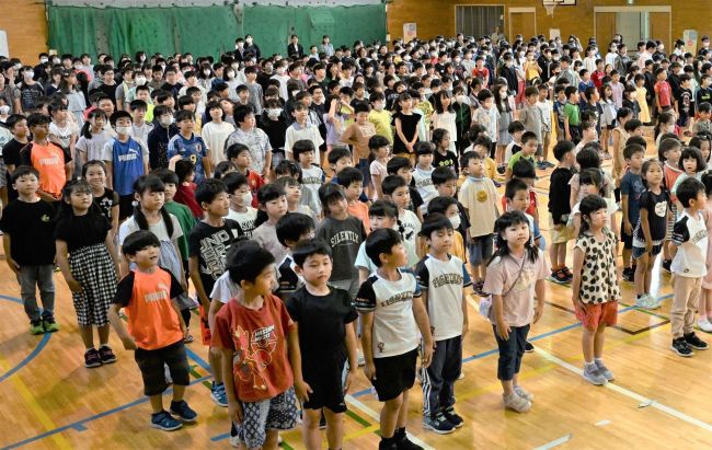 夏休みにワクワク　久しぶりに全校で校歌も　小・中学校終業式